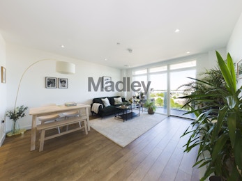 A striking, spacious and modern 2 bed, moments from DLR!